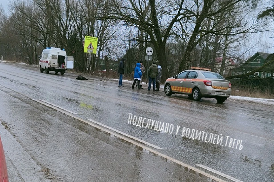 Заметили на дорогах. Заметили на дорогах. Парные камеры. Необычные ситуации на дороге. Арматура торчит из асфальта.