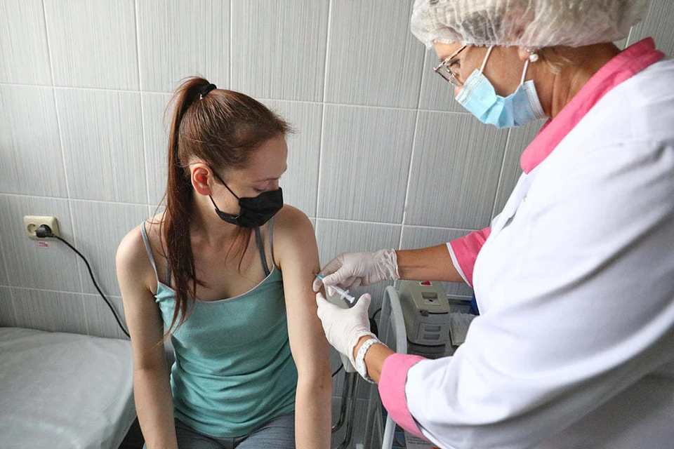 Подростковая вакцина от ковида может поступить в гражданский оборот через 21 день.