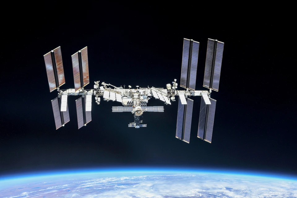 Космонавты из России впервые перешли на новый модуль «Причал» на МКС