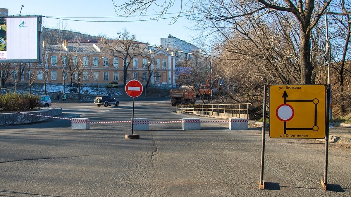 Во Владивостоке перекрыта часть дороги в районе улицы Борисенко, Чуркин  отрезан от города - KP.RU