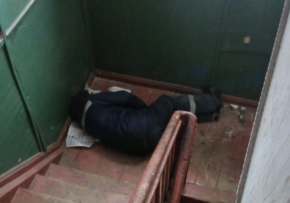Возможно, что мужчина вовсе и не строитель, а маргинал. Фото: Типичный Нижний Новгород