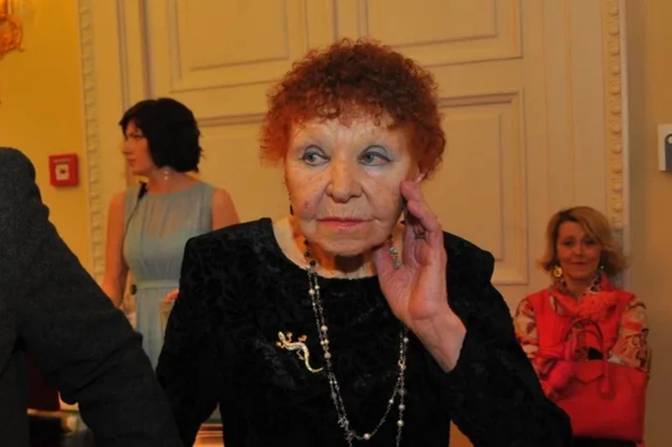 Помощница Нины Ургант рассказала подробности смерти народной артистки России.