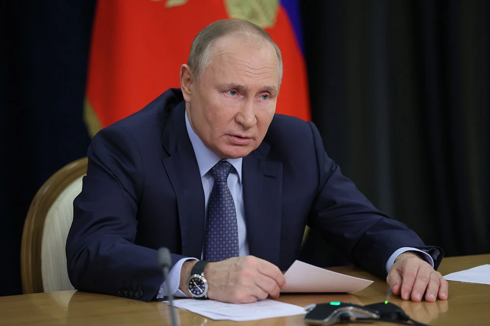 Владимир Путин провел совещание по экономическим вопросам с членами правительства.