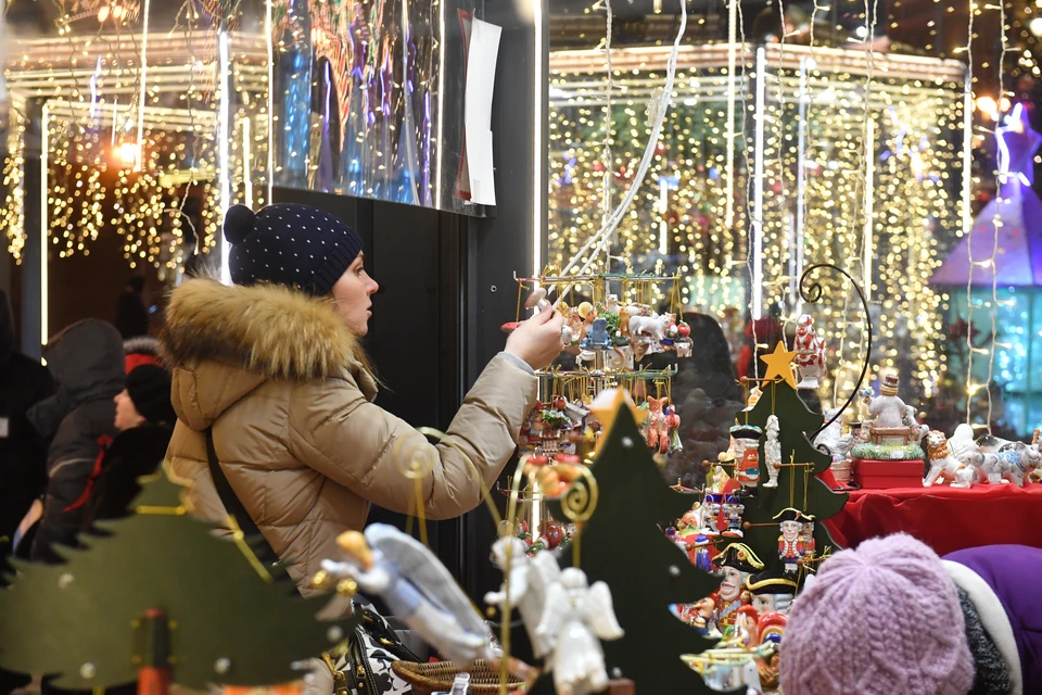 Рассказываем, где можно купить подарки и сувениры к Новому году в Новосибирске.