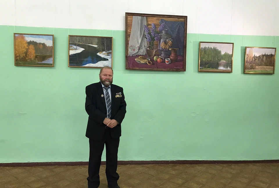 Художник подарил гимназии 16 своих картин