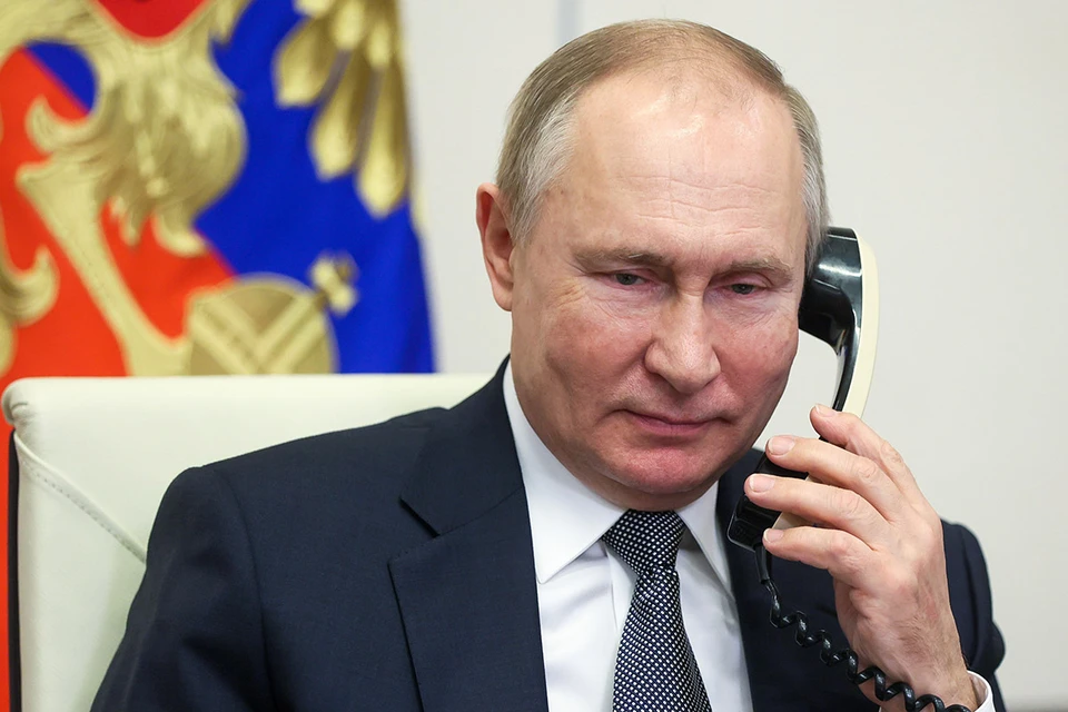 Сегодня российский глава позвонил школьнице, чтобы узнать, как все прошло. Фото: Михаил Метцель/POOL/ТАСС