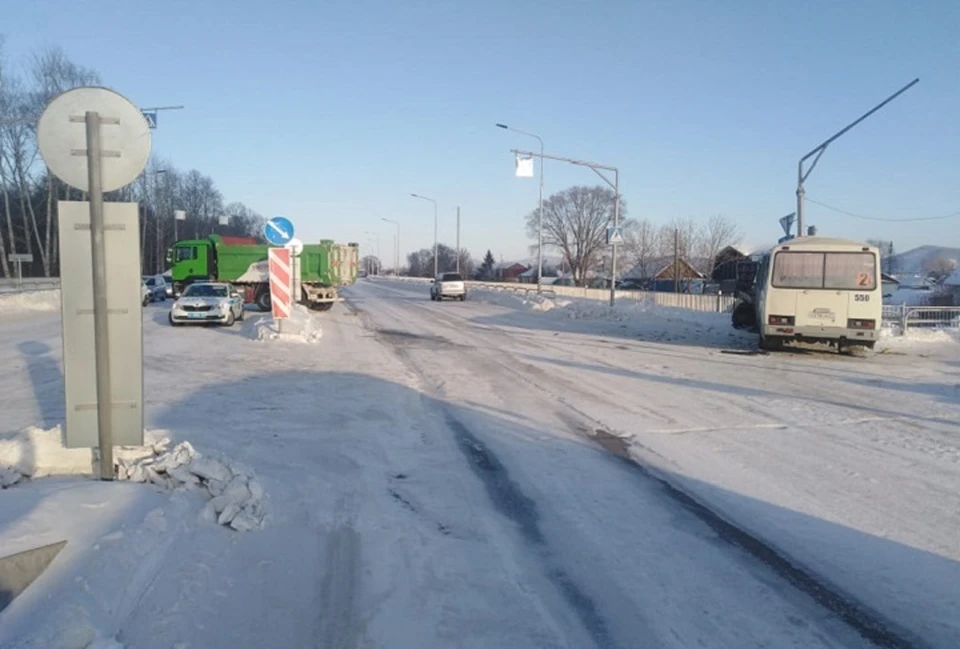 Происшествия комсомольск сегодня. Хабаровск-Комсомольск-на-Амуре автобус авария. Авария в Комсомольске на Амуре.