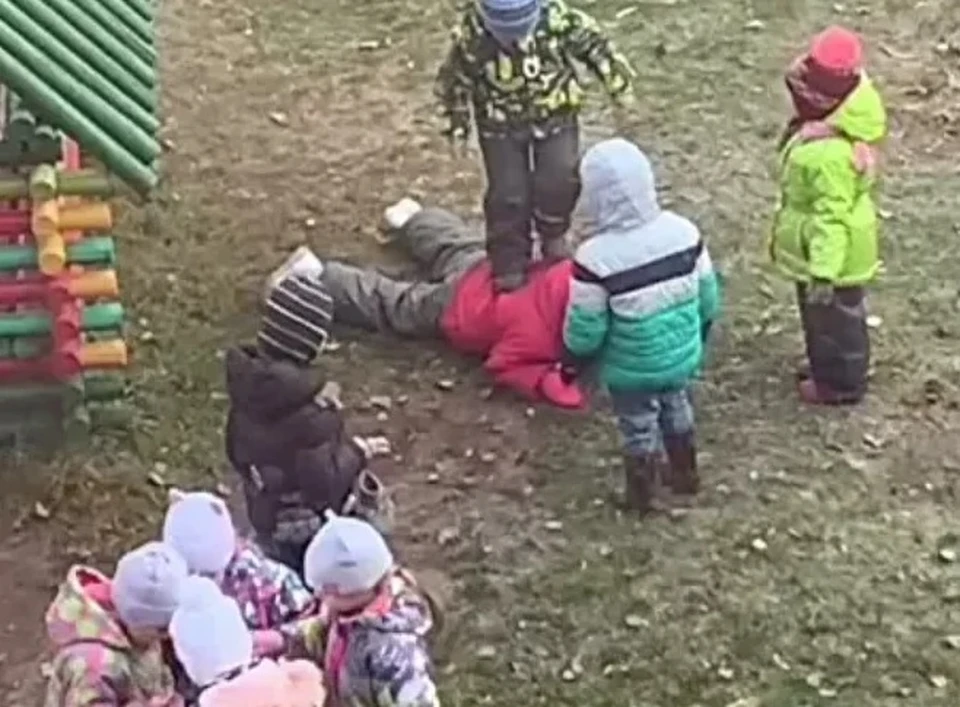 Детская жестокость начинает проявляться в детсадах (Фото: pikabu.ru).