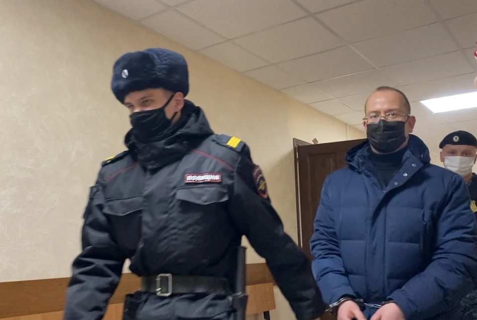 Из зала суда Сергея Карабасова вывели в наручниках.
