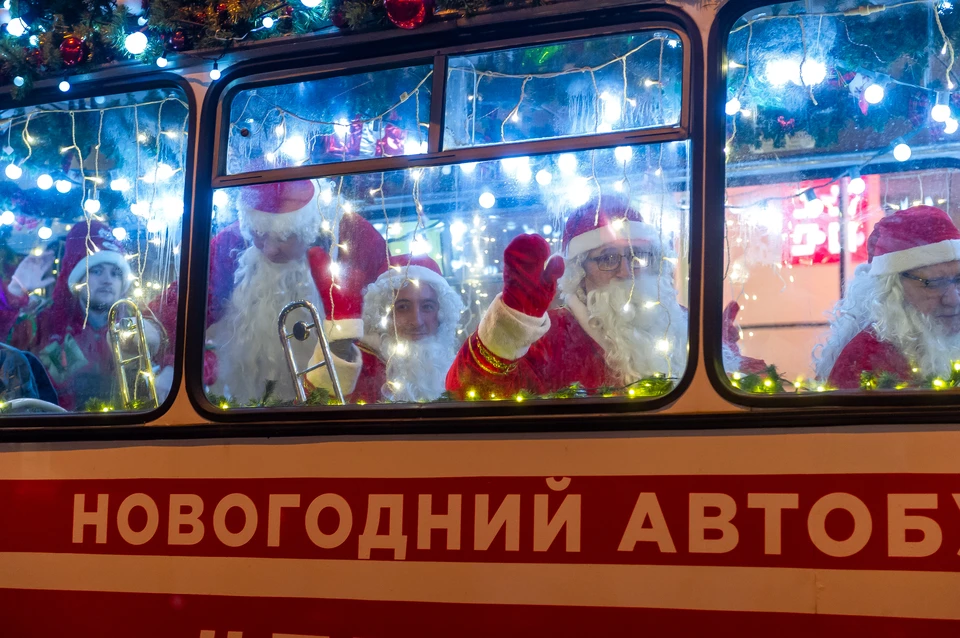 В новогоднюю ночь общественный транспорт работает на несколько часов дольше.
