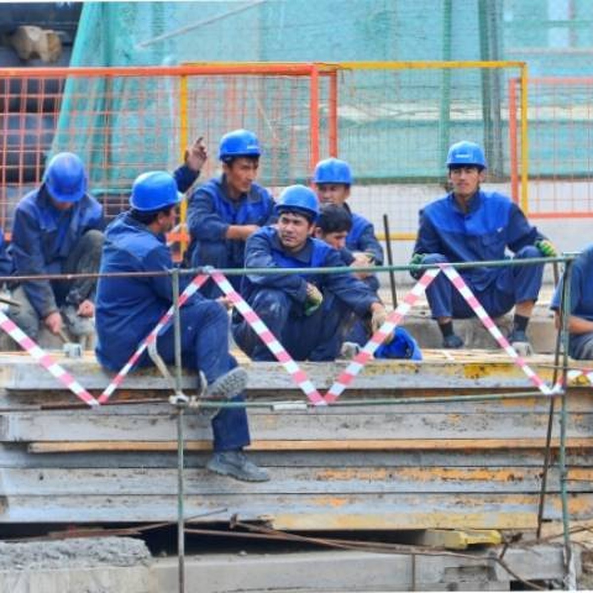 Нанять рабочего за 20 тысяч не получится. Мигранты в Иркутске не хотят  вкалывать на стройках "за три копейки" - KP.RU