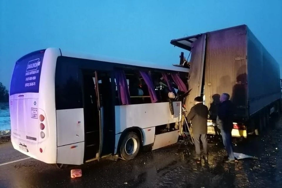 ДТП, в котором погиб один человек, а пострадали - 21, произошло утром 1 декабря.