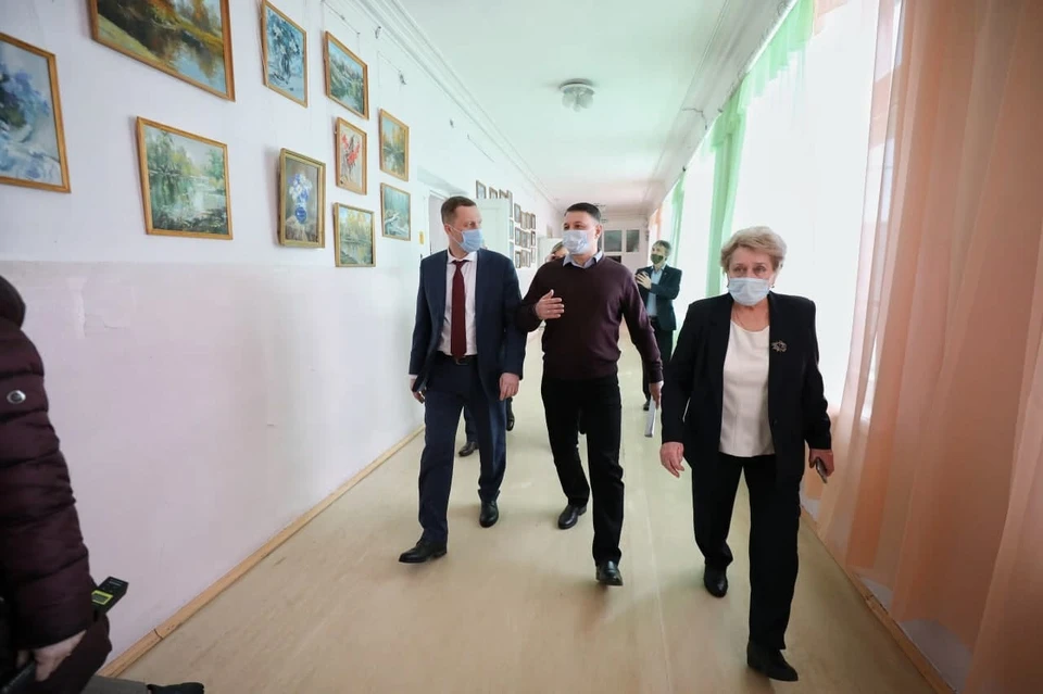 Роман Бусаргин посетил школу