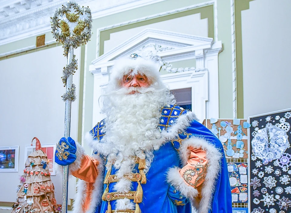 Старейший Дед Мороз Петербурга еще и главнейший - вот уже пятнадцать лет он ведет главную городскую елку в Аничковом дворце. Фото: Санкт-Петербургский городской Дворец творчества юных