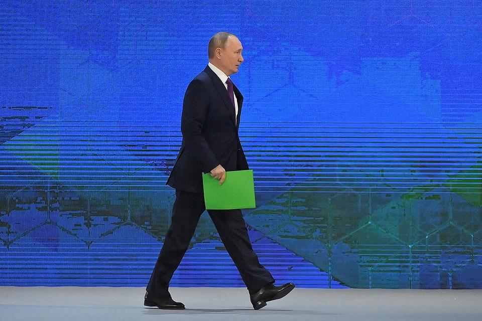 Президент Владимир Путин перед началом Большой итоговой пресс-конференции.