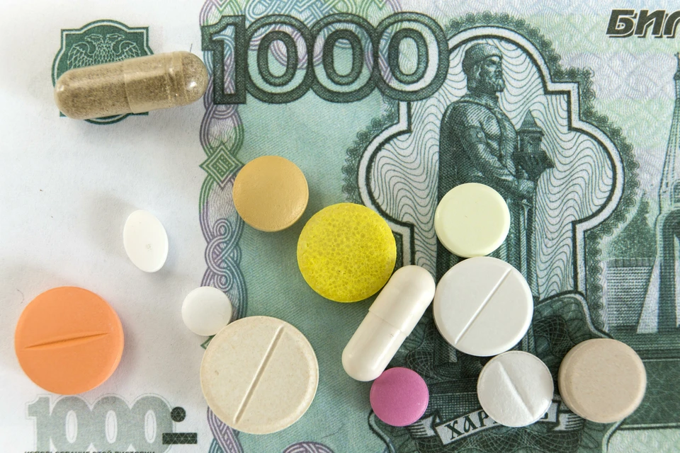 Цены на медикаменты, входящие в перечень ЖНВЛП регулируются государством, аптеки не могут устанавливать на них свои наценки.