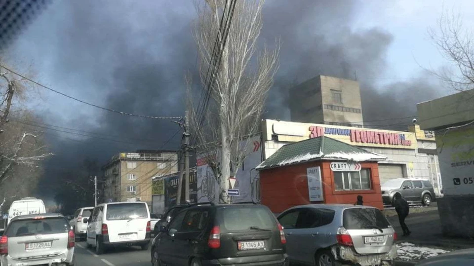 Пожар произошел на одном из складов