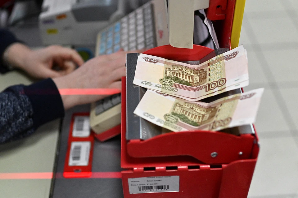 Pоссийский рубль за этот год стал только сильнее. А те, кто вложился в наличные доллары и евро, - проиграли
