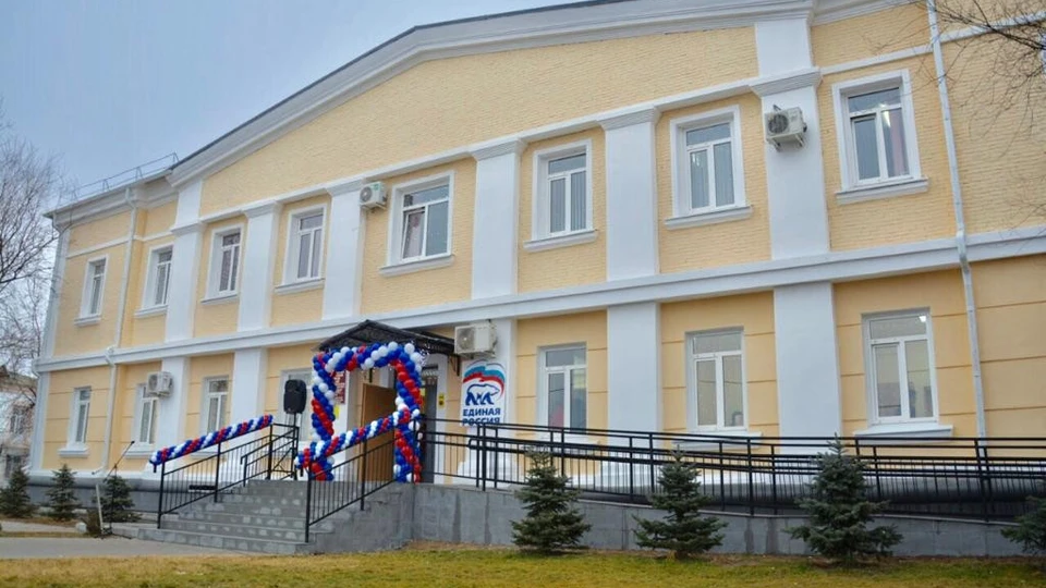 В рамках проекта отремонтированы фасад, кровля, выполнен ремонт кабинетов для занятий, проведены монтажные работы системы отопления, приведены в порядок фойе и гардеробная