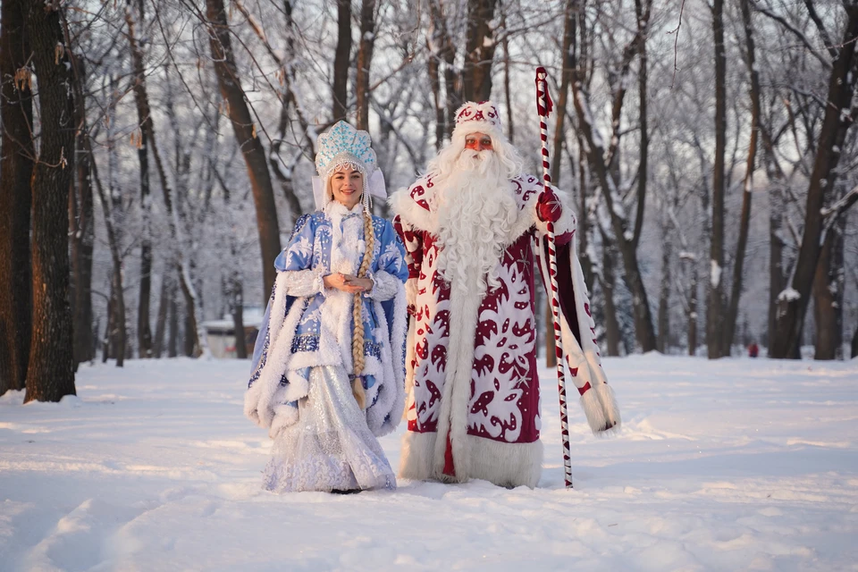 Праздничную программу «Дед Мороз и Снегурочка» покажут в парке «Сосновая роща» и в парке по улице Мира.