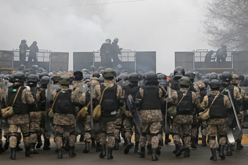Президент Казахстана заявил, что попросил помощи в подавлении протестов у ОДКБ.