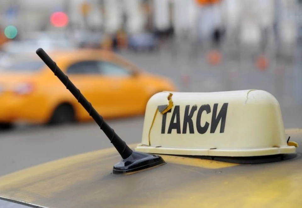 В Смоленске водитель такси избил пассажирку.
