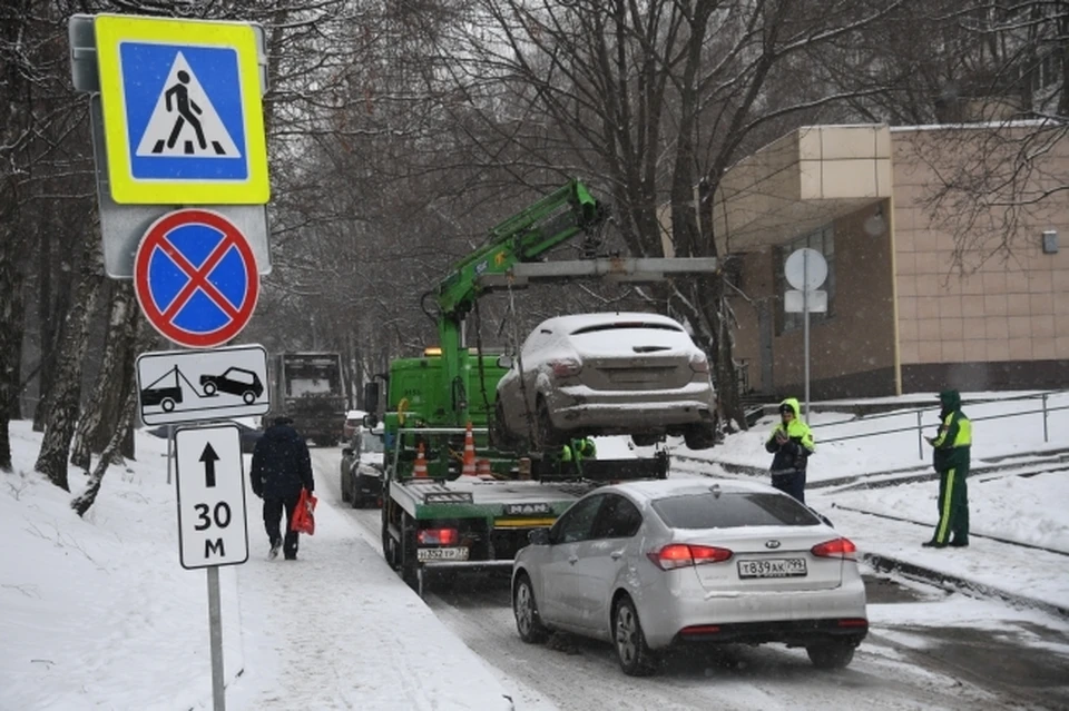 Возле «Бобрового лога» в Красноярске образовался затор из автомобилей