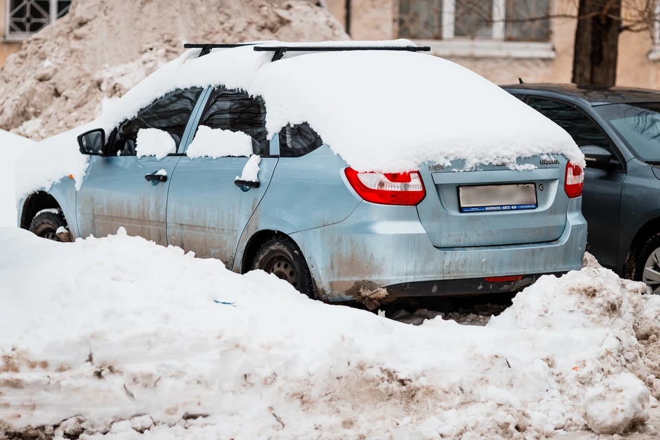Автовладельцев просят убрать машины на время чистки снега