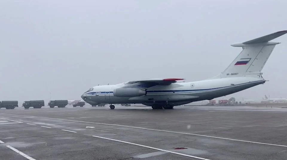Самолет ВКС России доставил из Казахстана в РФ еще 146 россиян и дипломатов из Венгрии и Австрии