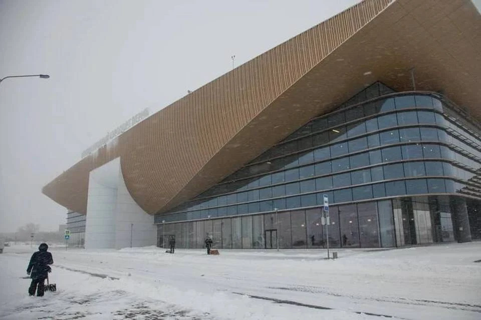 Из-за снегопадов аэропорт закрывали несколько раз