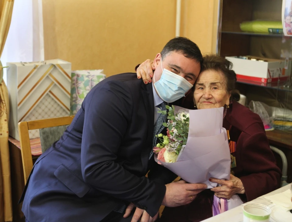 В Иркутске долгожительница Галина Утюжникова отпраздновала 100-летний юбилей. Фото: администрация Иркутска