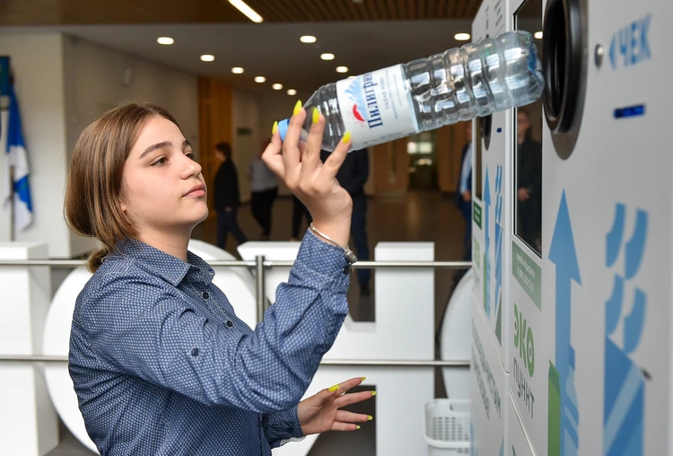 Пластиковые бутылки и алюминиевые банки, сданные через фандоматы «РТ-Инвест», позволят оплачивать покупки во «ВкусВилле»
