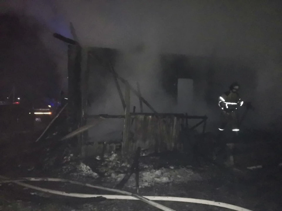 Пожар в жилом доме в тюменском селе унес жизни двух человек.