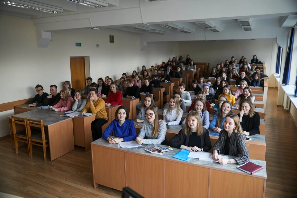 На данный момент вакцинированы или имеют медотвод 82,8% учащихся ссузов и 72,5% вузов.