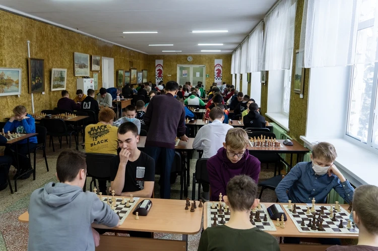 Фоторепортаж из Дебес: самые яркие моменты первых двух дней всероссийских соревнований по шахматам