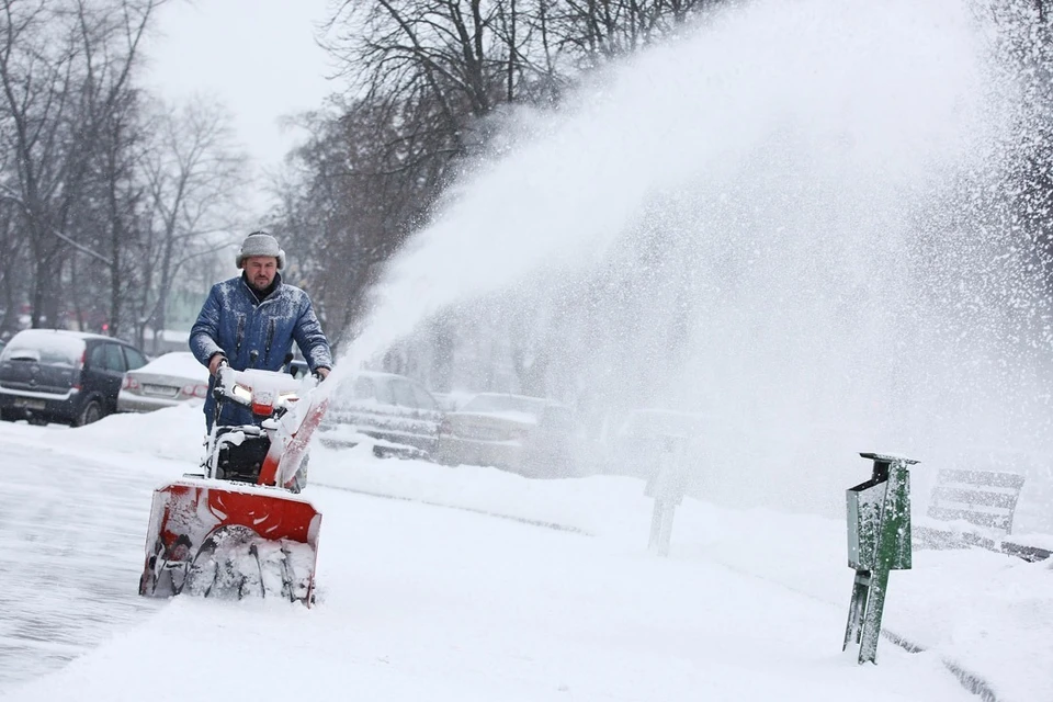 В Минске после замечания горисполкома активно занялись уборкой снега