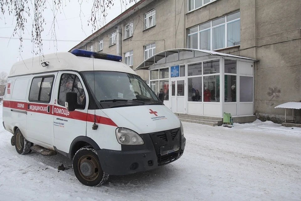 Мужчин с травмами госпитализировали в больницу.