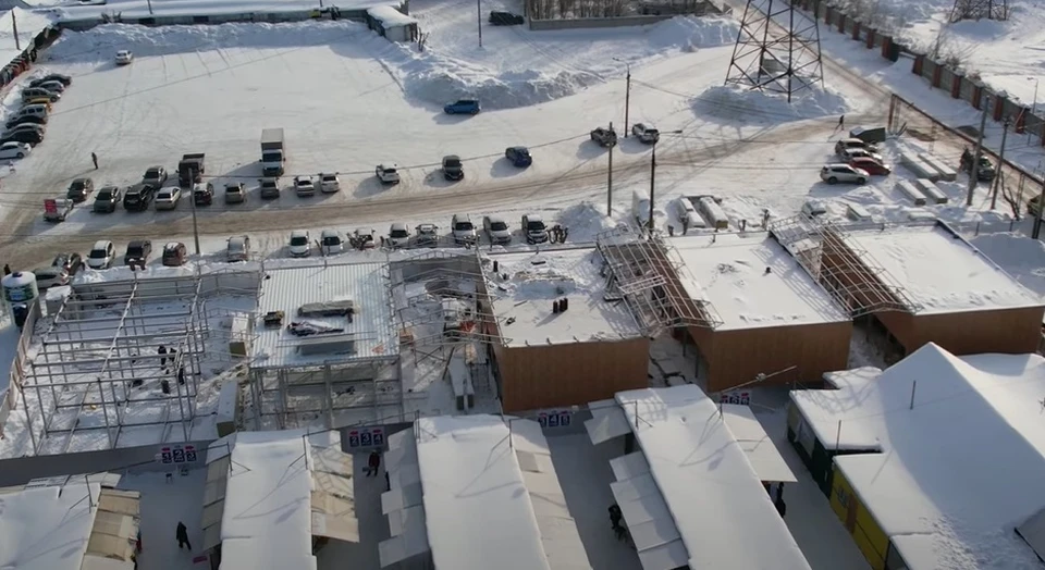 На Кировском рынке собрали три из пяти новых торговых павильонов