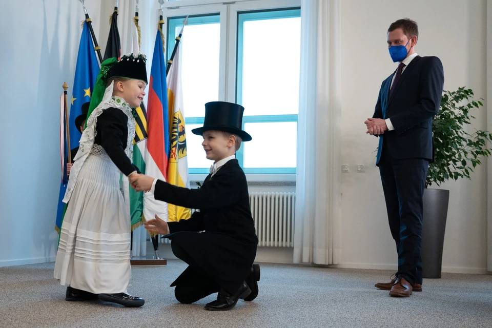 Свадьба, во время которой в брак вступили Ворон и Сорока, прошла в столице Саксонии, Дрездене, а среди приглашенных гостей был и премьер-министр федеральной земли.