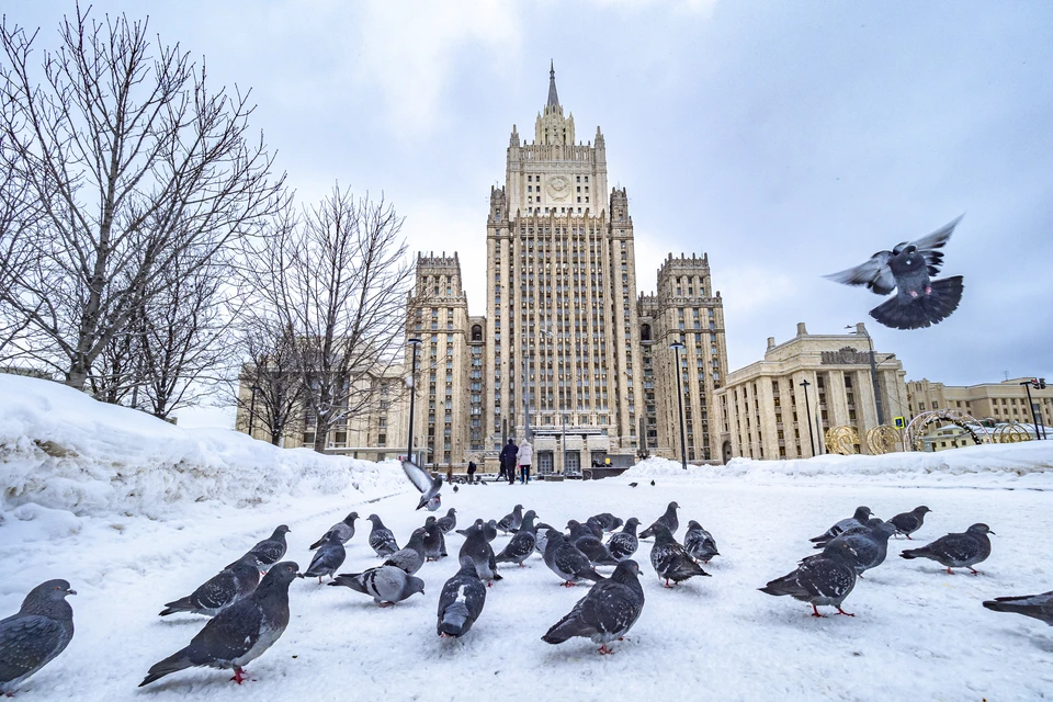 В МИД РФ заявили, что ажиотаж в западных СМИ вокруг российско-украинских отношений достиг крайней стадии маразма