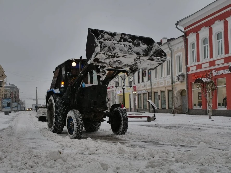 В Самаре снег чистили несколько сотен единиц техники