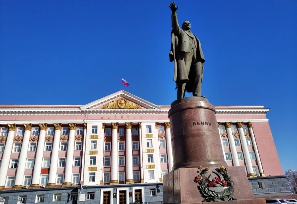 Для "легальных" художников ограничили не только тематику, но и сроки выполнения работ