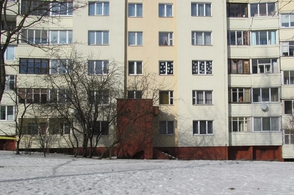 Мертвогогрудничка убийца выбросил с 11-го этажа. Фото: СК
