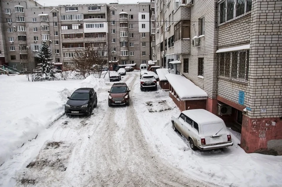 Авто рекомендуют парковать в 5-7 метрах от жилых домов и других зданий