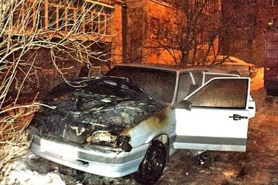 Поврежденной оказалась только передняя часть машины. Фото: управление МЧС России по РО.
