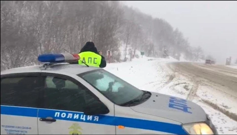 На Молдовановском перевале работают экипажи ДПС.