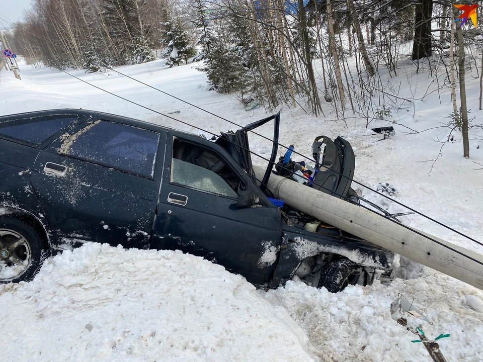 Автомобиль пока не увезли с места ДТП Фото: Вячеслав Базанов