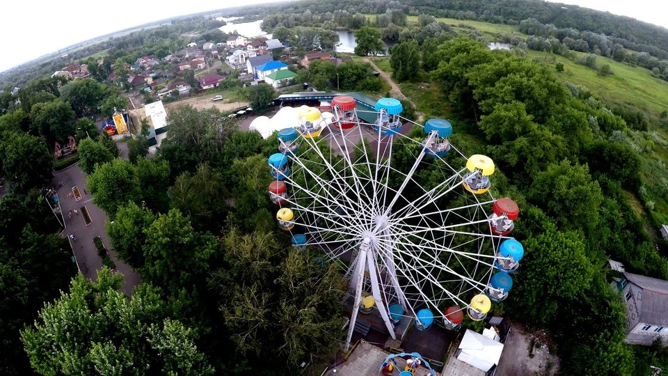 Новое колесо обозрения будет на пять метров выше старого (на фото).