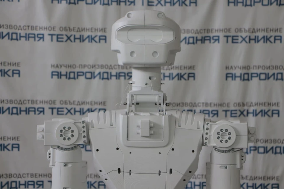 «Роскосмос» впервые показал антропоморфного робота для работы в открытом космосе