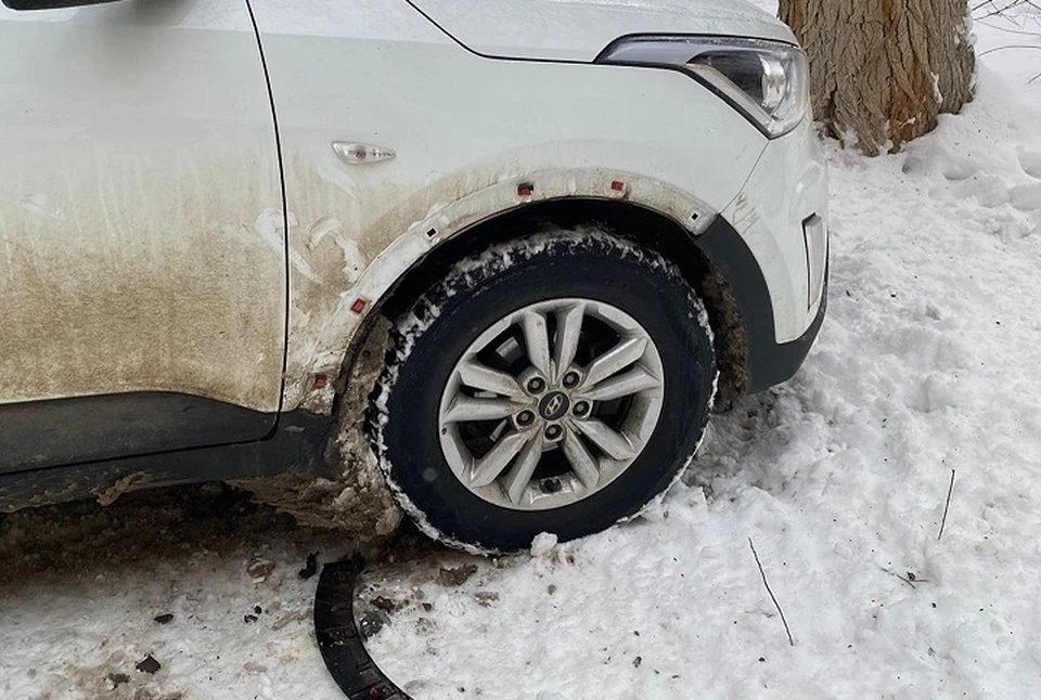 Автомобилисты находят свои "ласточки" вот в таком состоянии. Фото: Сергей Островский.